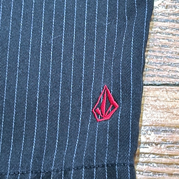 Volcom Stone Corpo Class Collection black/gray stripe shorts. Size 29. - Picture 9 of 13